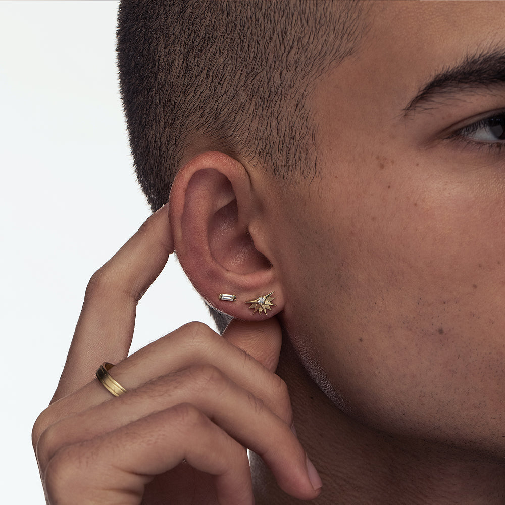 עגילי זהב צמודים בשיבוץ יהלום מעבדה בחיתוך בגט