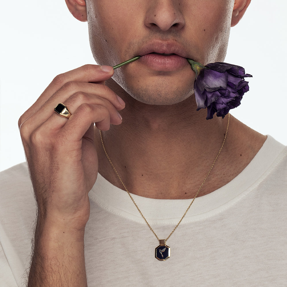 שרשרת זהב מיוחדת לגבר בשילוב ציפור ואמייל