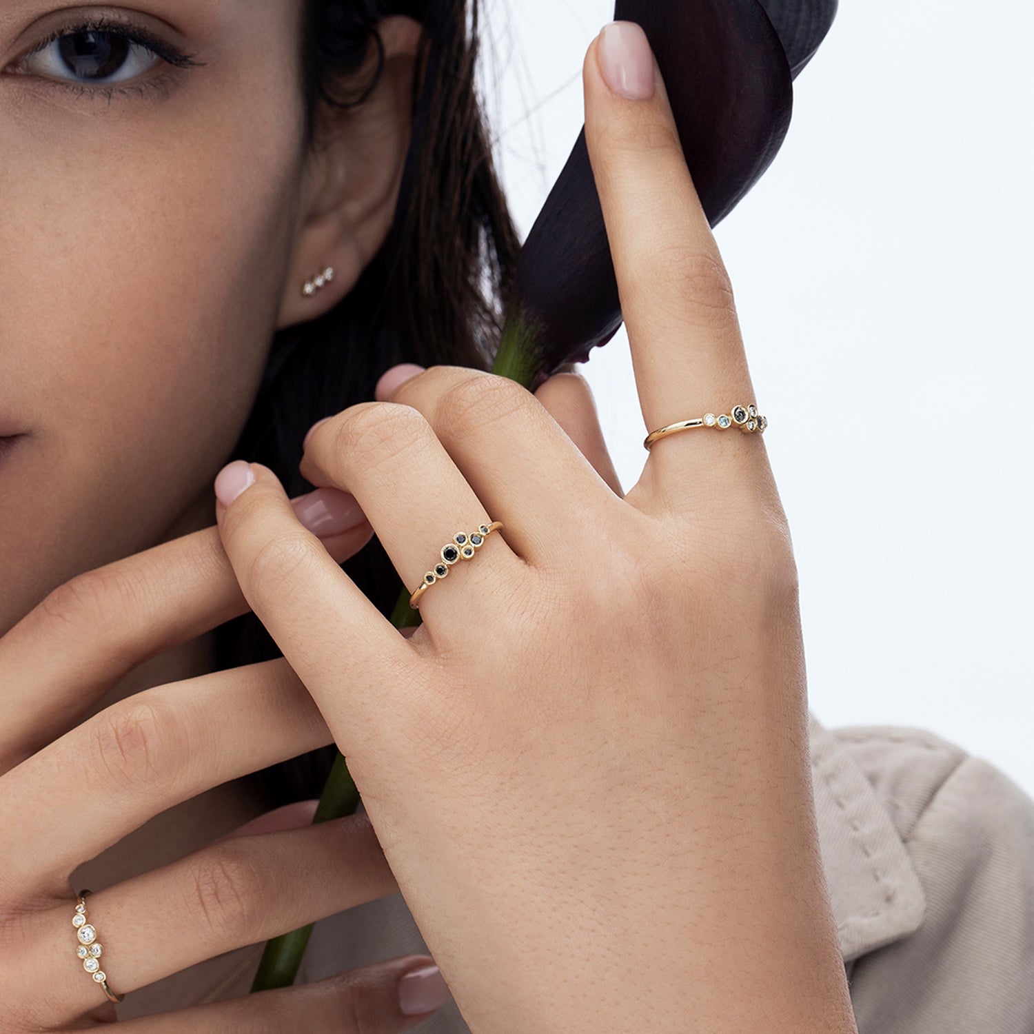 טבעת יהלומים לבנים בגדלים משתנים בשיבוץ כוס