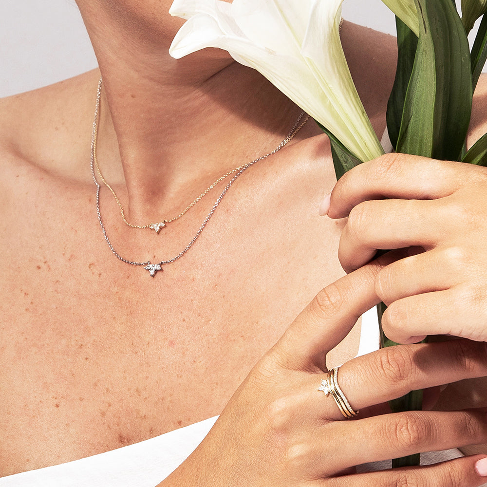 טבעת זהב עם גל עדין משובצת יהלומים