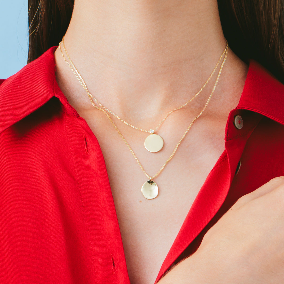 Round gold name necklace with diamond