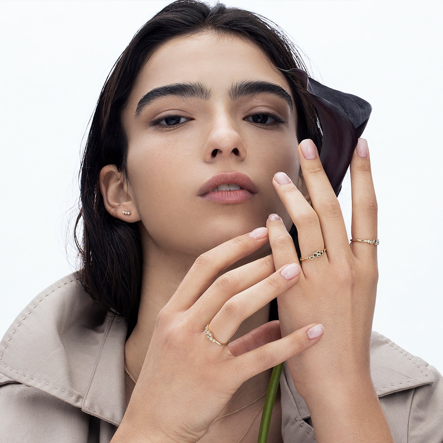 טבעת יהלומים לבנים בגדלים משתנים בשיבוץ כוס