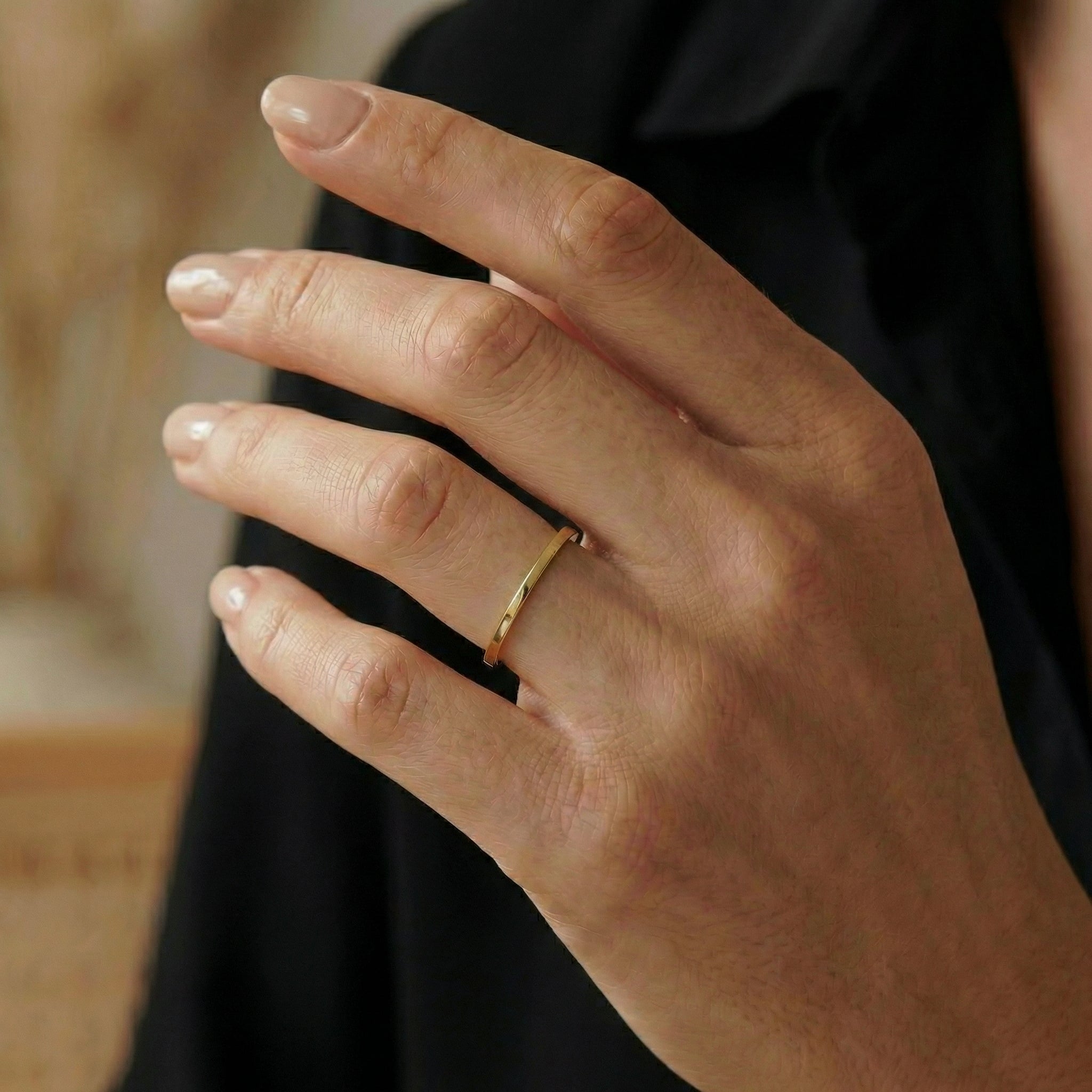 טבעת נישואין דקה חלקה שטוחה רוחב 1.5 מ"מ