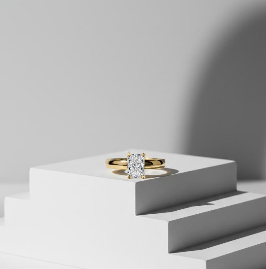 טבעת סוליטר רחבה משובצת יהלום מעבדה 1 קראט בחיתוך רדיאנט