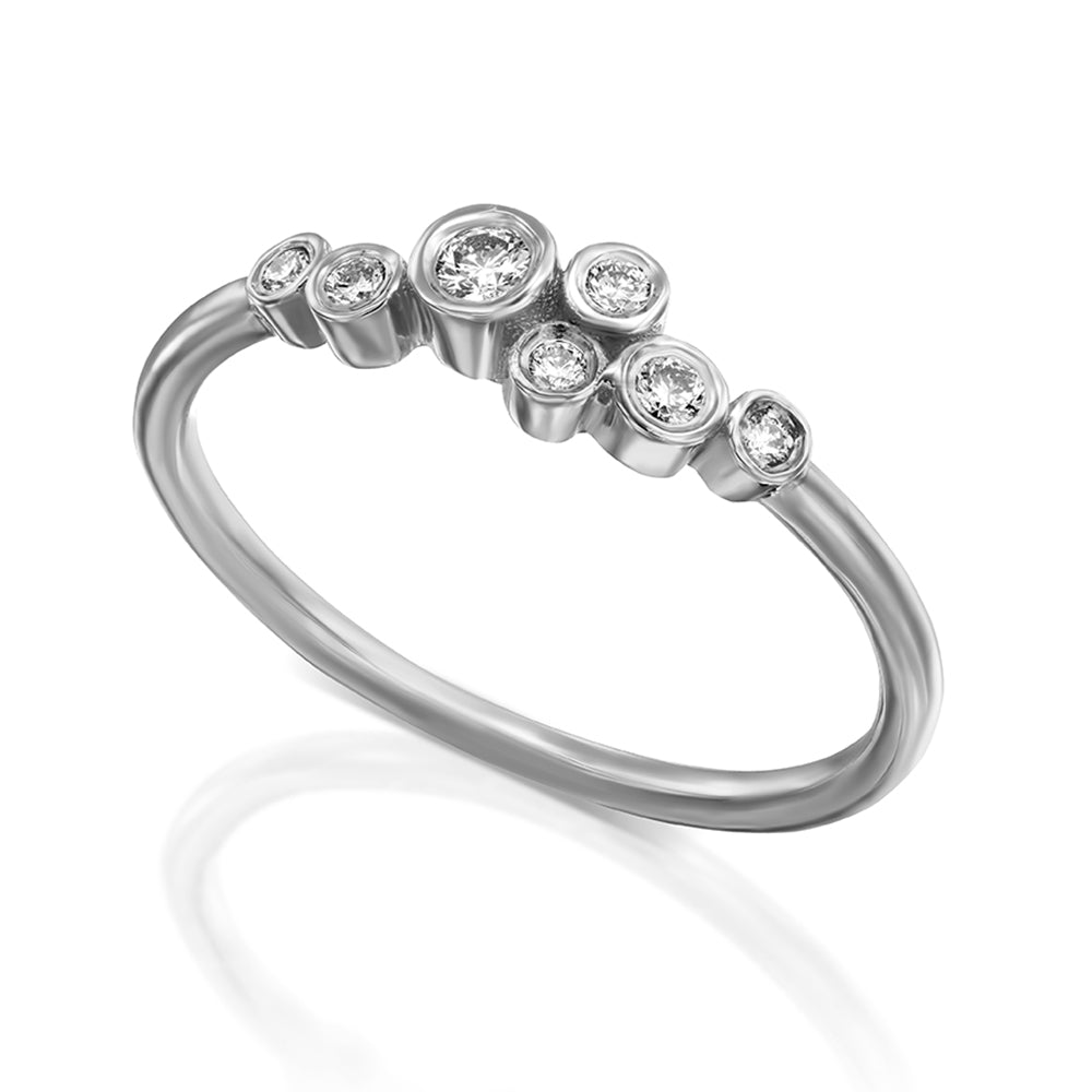 טבעת יהלומים לבנים בגדלים משתנים בשיבוץ כוס