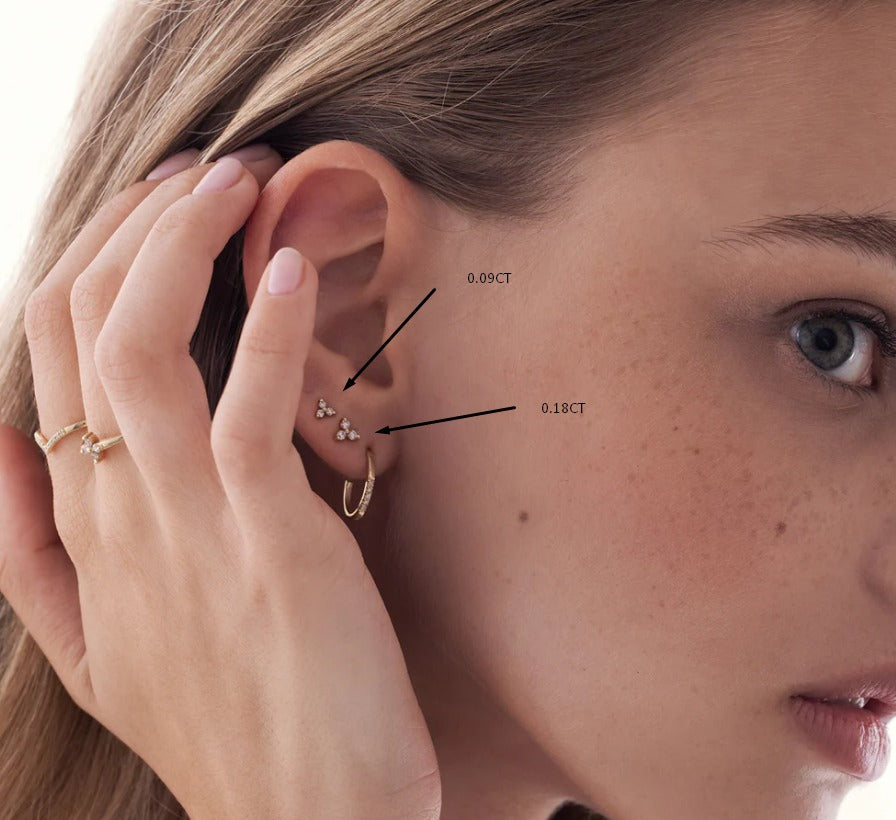 עגילים צמודים מזהב בשיבוץ 3 יהלומים לבנים