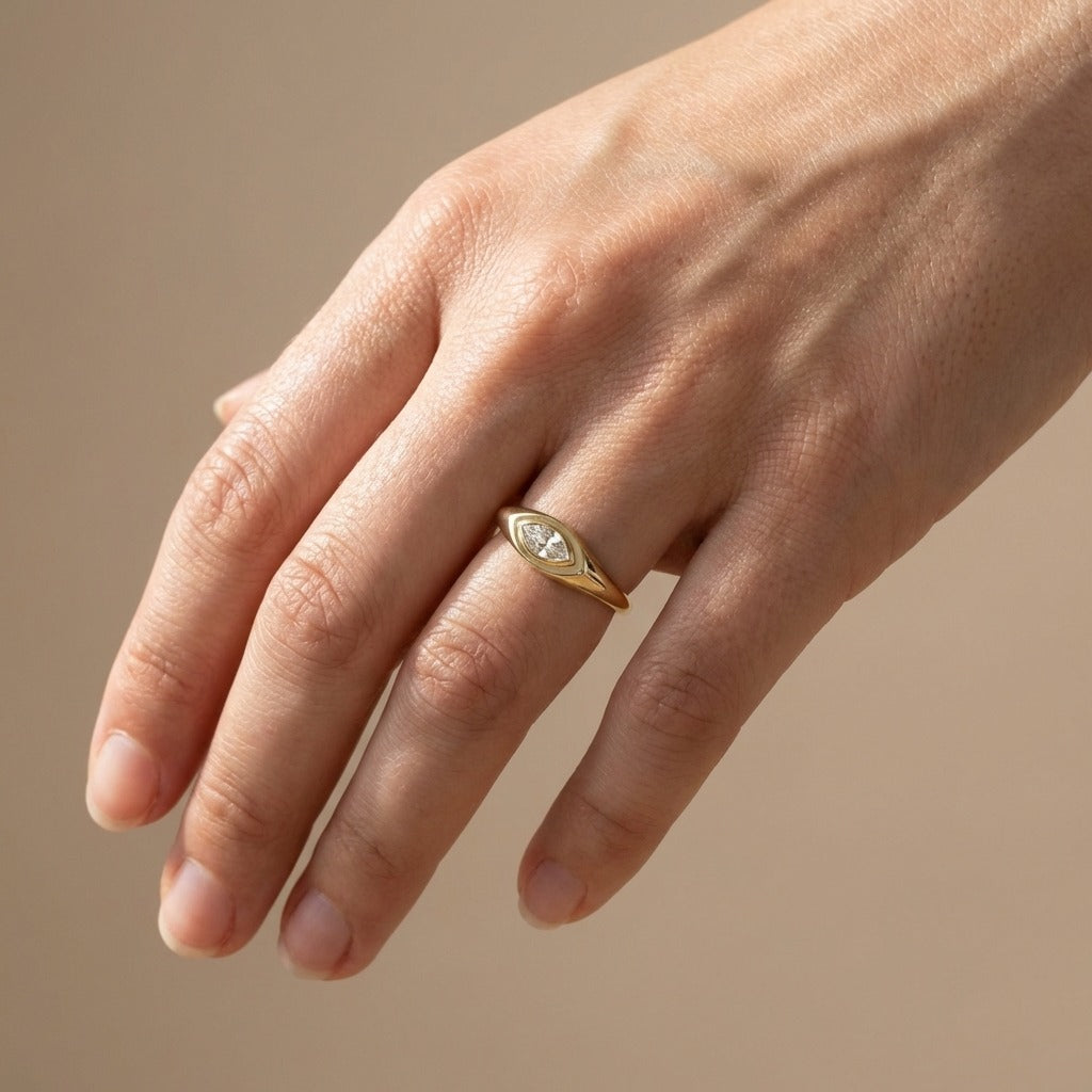 טבעת חותם בצורת מרקיזה משובצת יהלום מעבדה