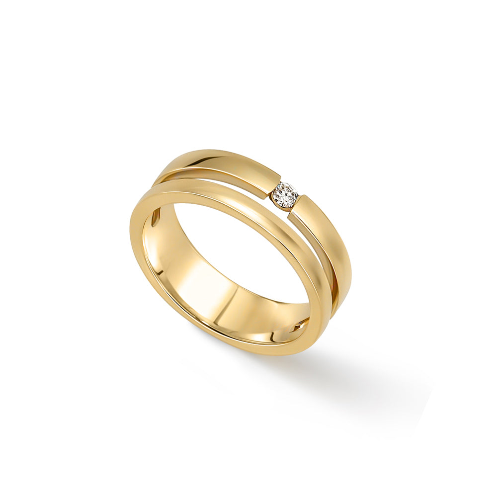 Double gold ring set with a 5-carat round diamond