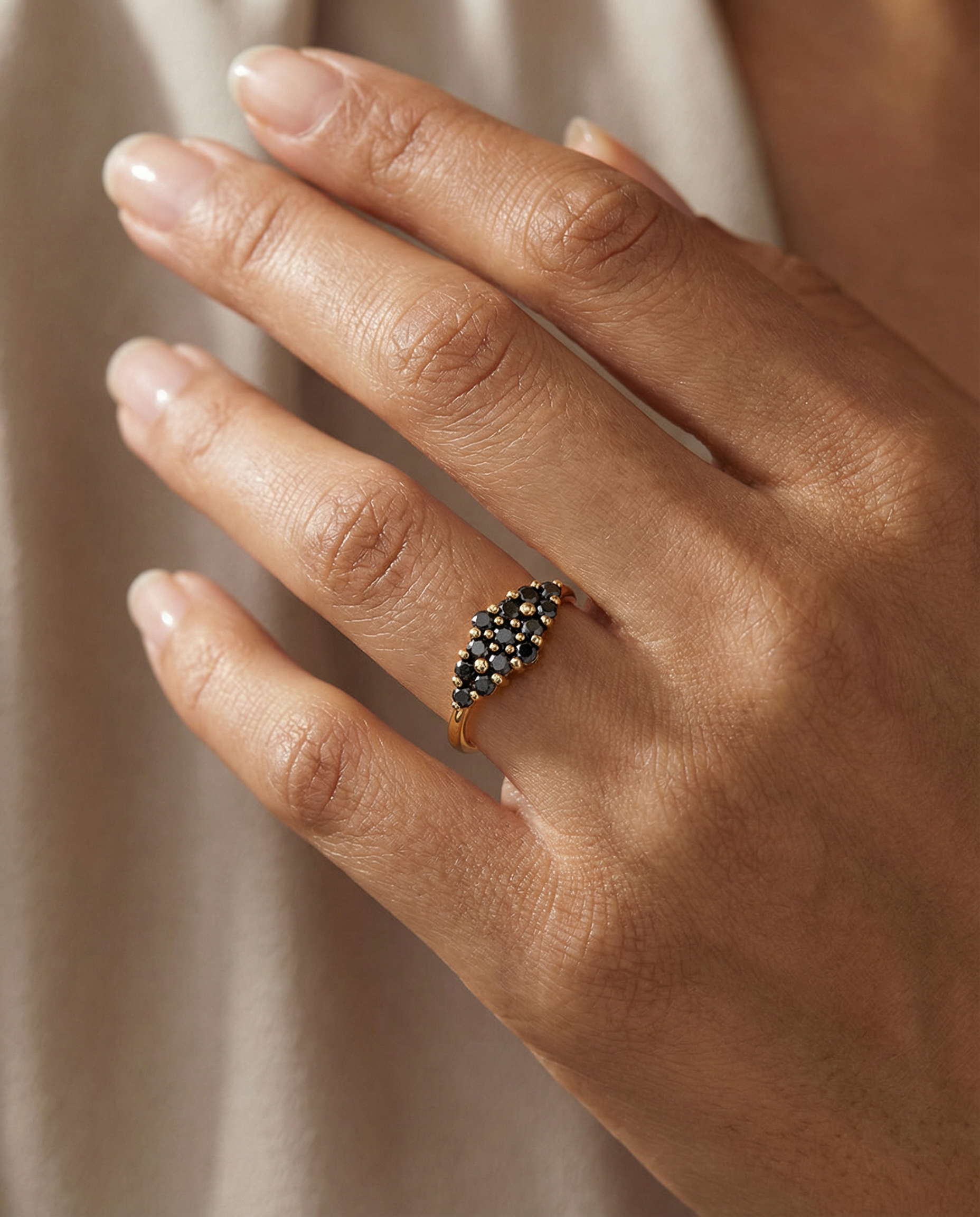 טבעת יהלומים שחורים עשירה