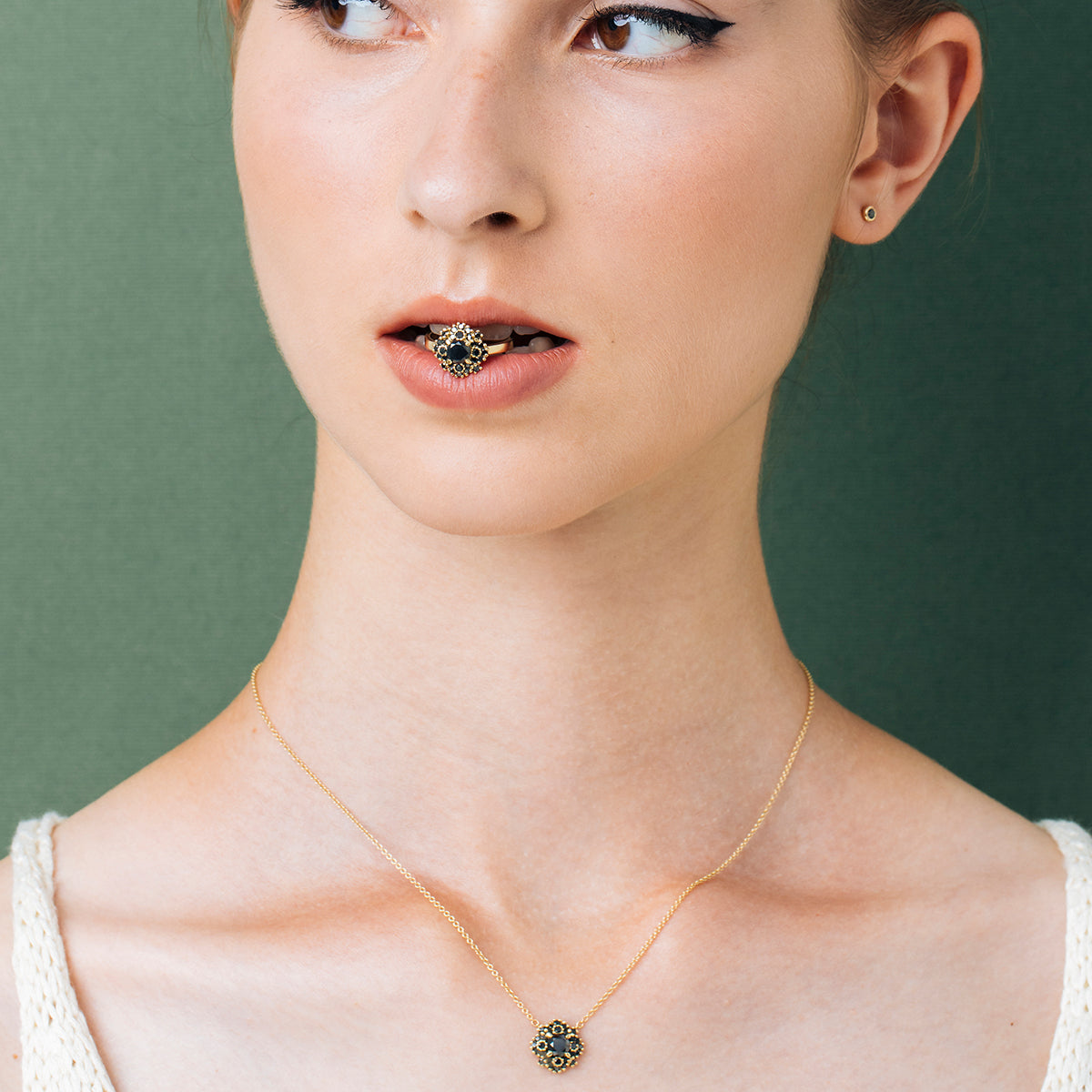 איך לבחור טבעת אירוסין באינטרנט?