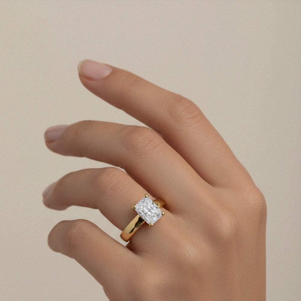 טבעת סוליטר רחבה משובצת יהלום מעבדה 1 קראט בחיתוך רדיאנט