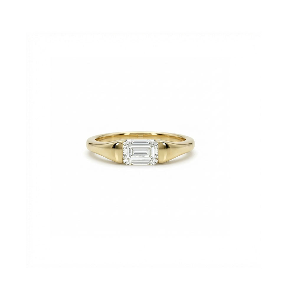 טבעת זהב מודרנית משובצת יהלום מעבדה בחיתוך אמרלד