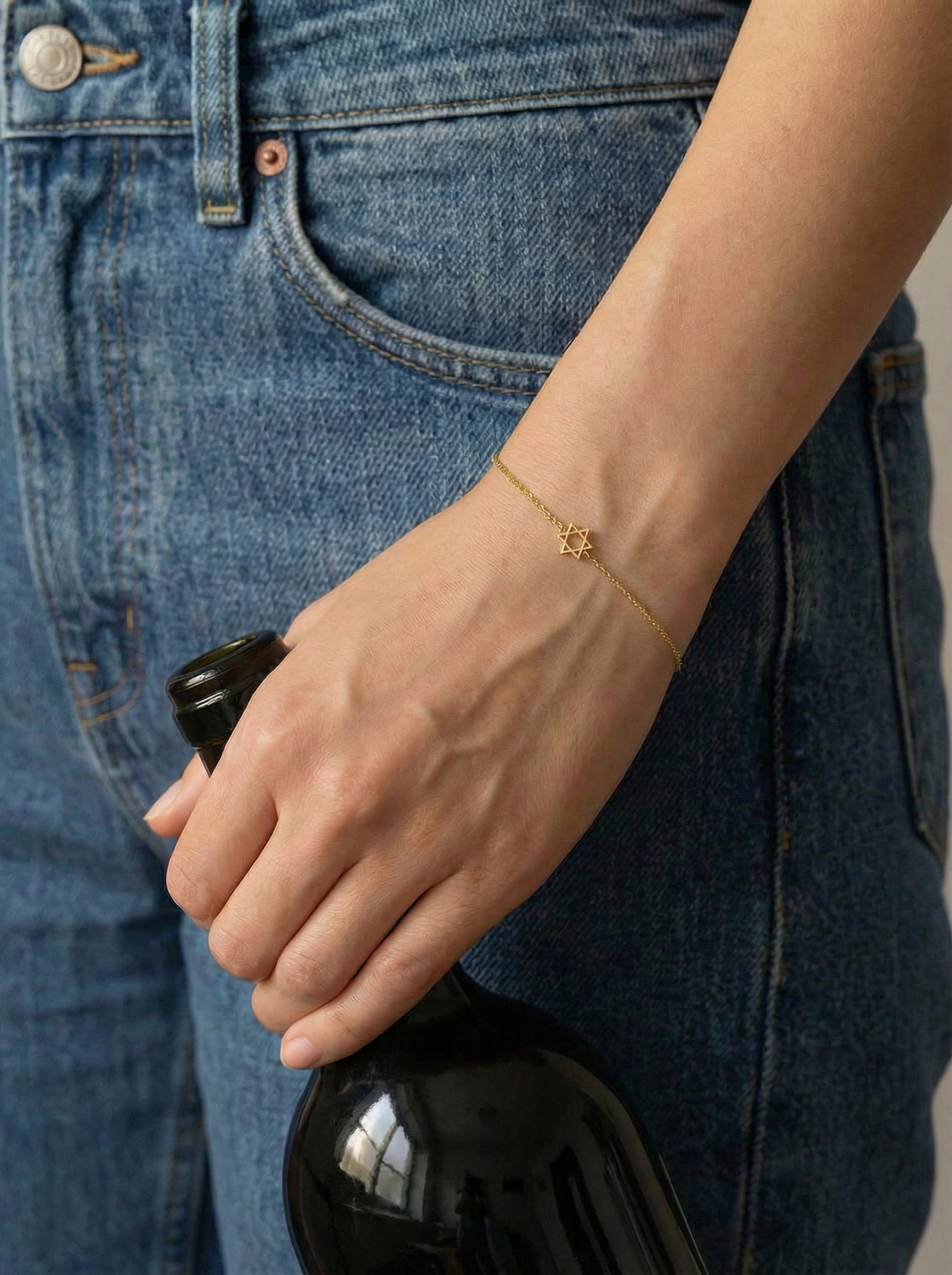 צמיד זהב , מגן דוד עדין, קוטר 8 מלימטר, שרשרת חוליות זהב עדינה