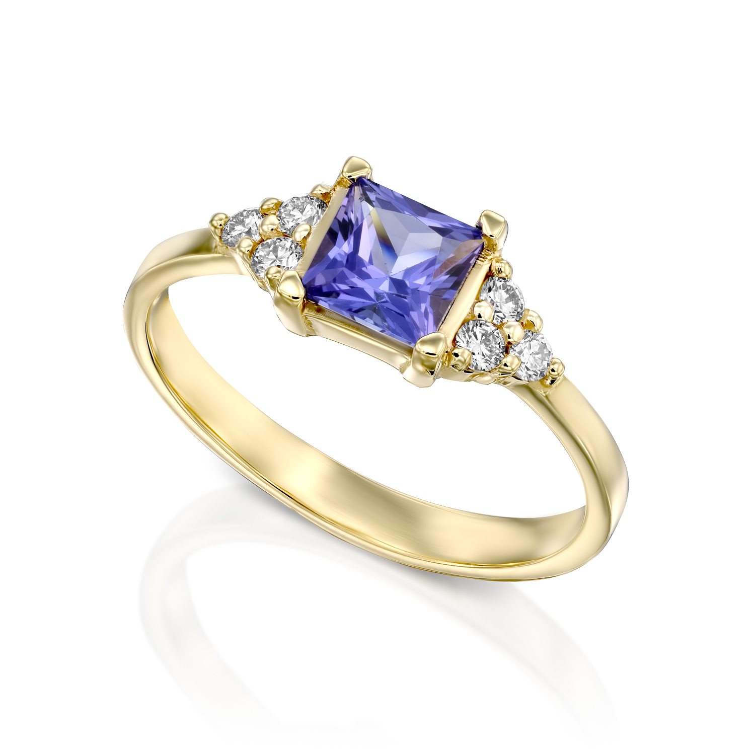 טבעת זהב משובצת טנזנייט פרינסס ו-6 יהלומים צדדים
