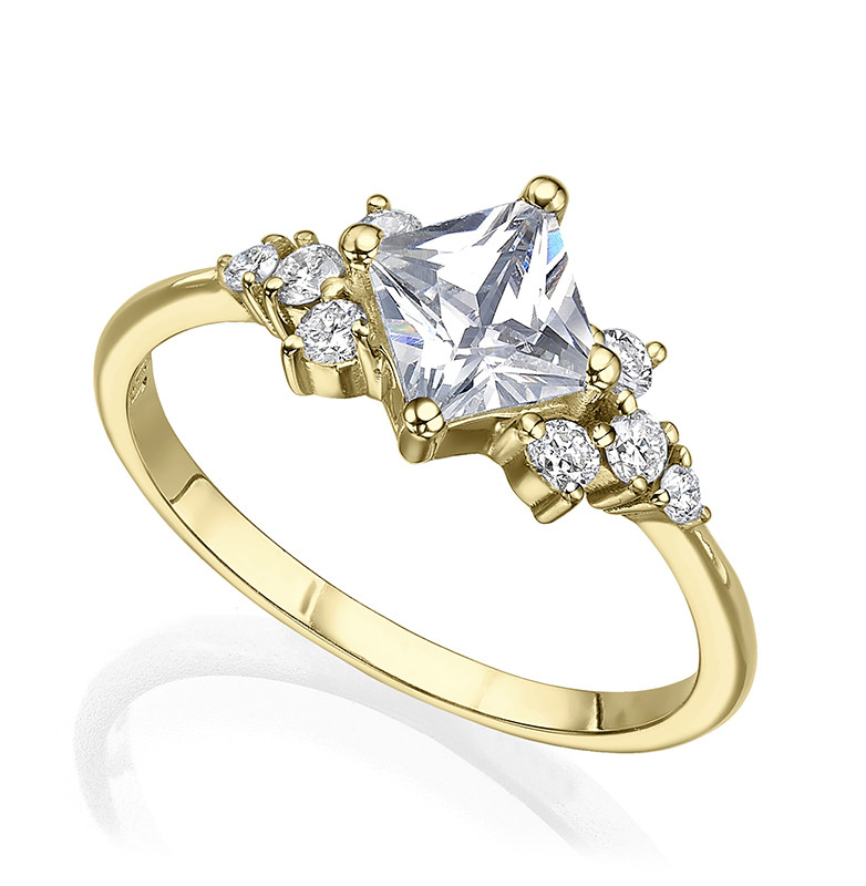 טבעת אירוסין משובצת יהלום פרינסס ויהלומים עגולים